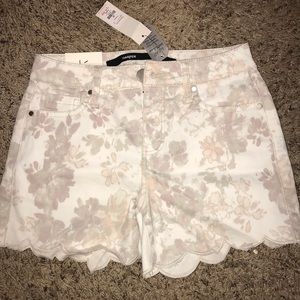 Francesca’s scalloped shorts size 25 NWT